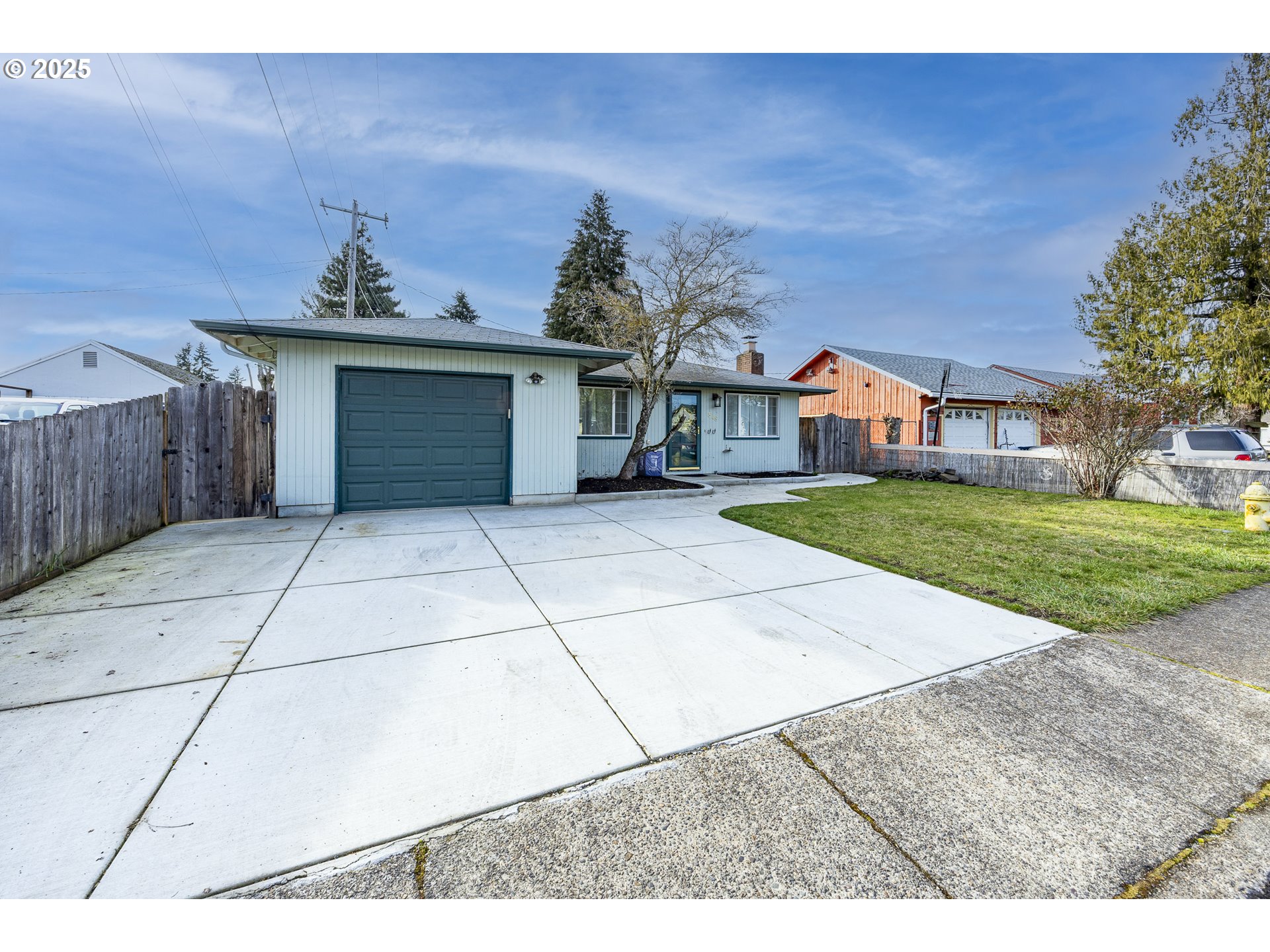 548 16th Street Springfield, OR 97477 - Photo 3 of 34