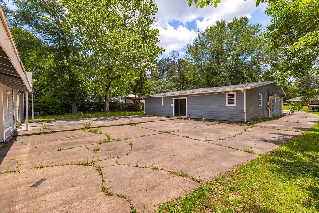 2915 Freeman Street Lufkin, TX 75901 - Photo 28 of 33 a view of a house with a yard