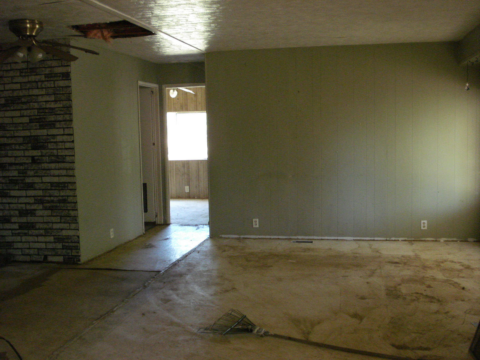 15335 Cloverdale Road Anderson, CA 96007 - Photo 14 of 34 Back Mobile Living Room