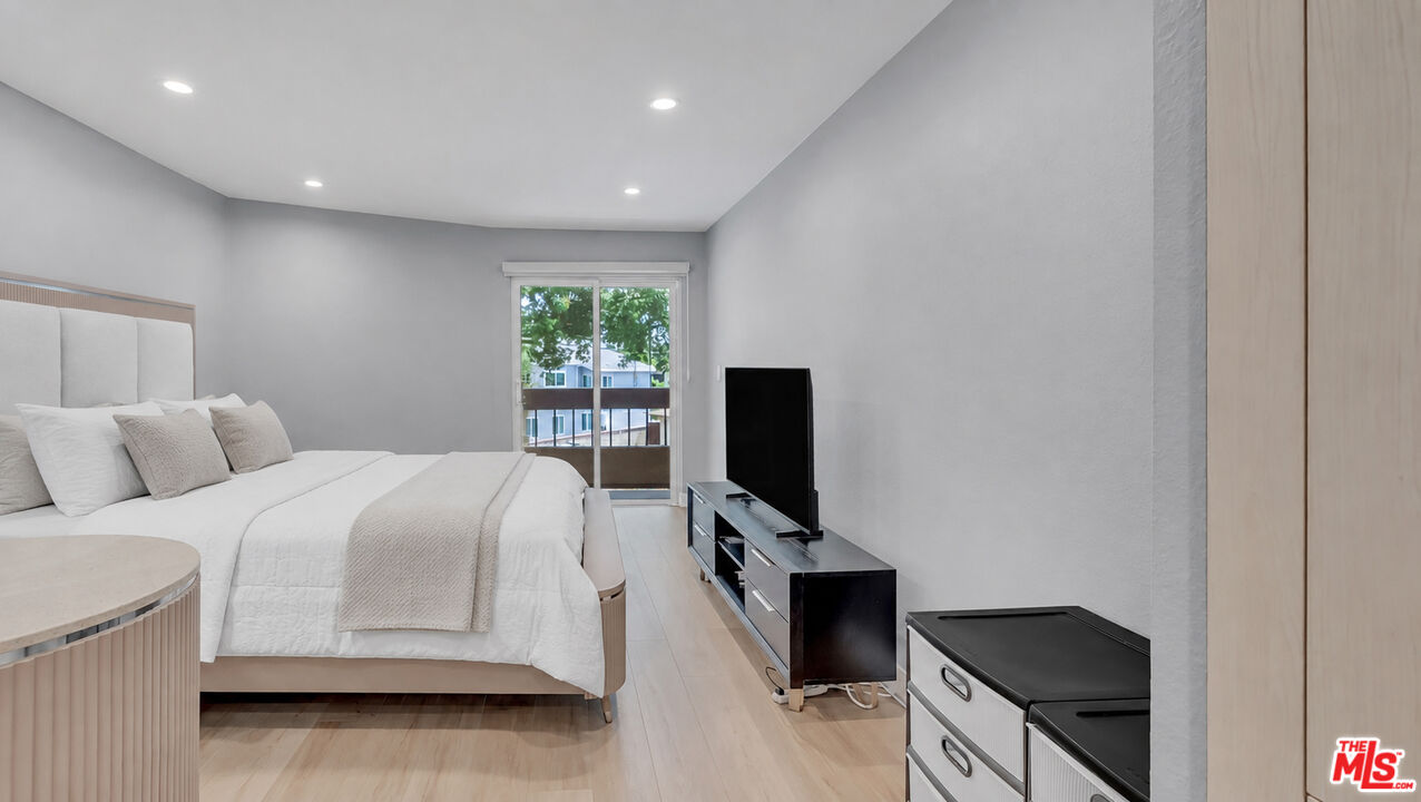 2121 Scott Road, Unit 206 Burbank, CA 91504 - Photo 35 of 39 Gallery Image 35
