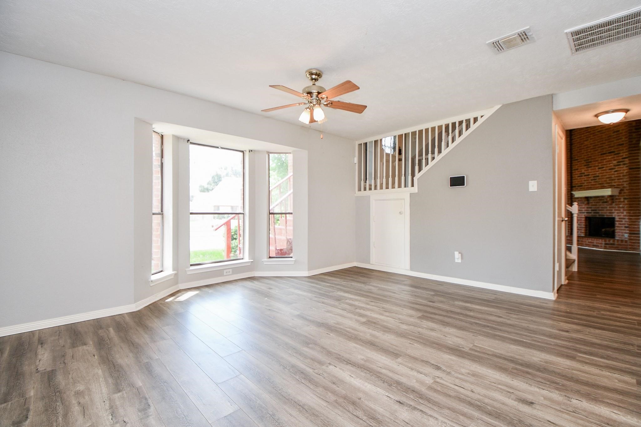 2331 Wren Meadow Road Richmond, TX 77406 - Photo 10 of 37 Secondary view of the room off of the kitchen showcasing the beautiful bay windows and the size of the room!