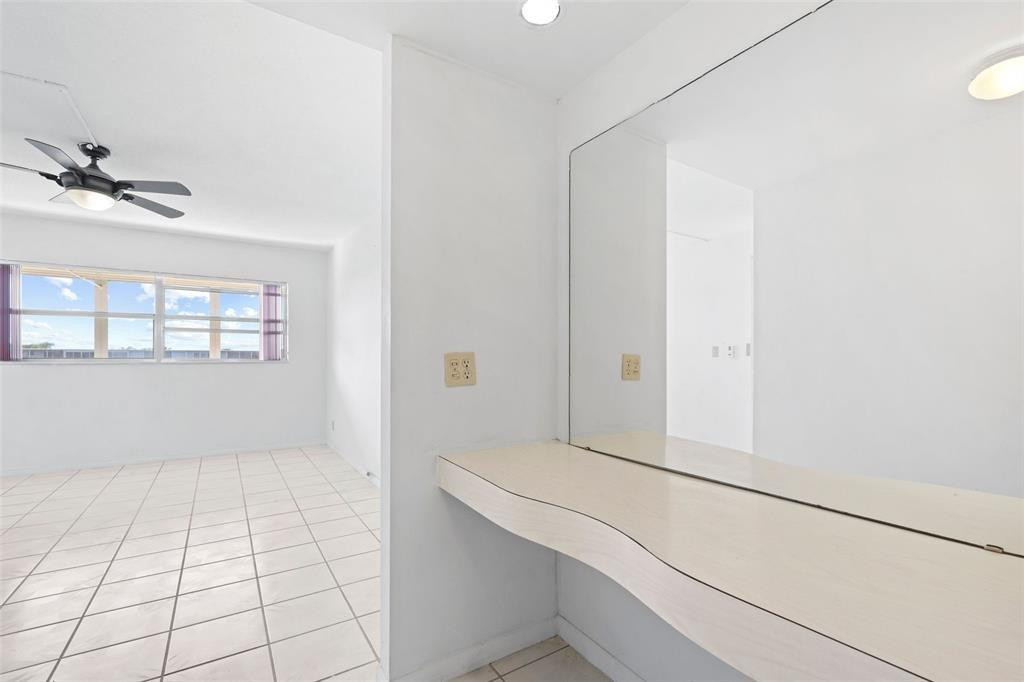 4650 Washington Street, Unit 504 Hollywood, FL 33021 - Photo 21 of 39 Photo 21