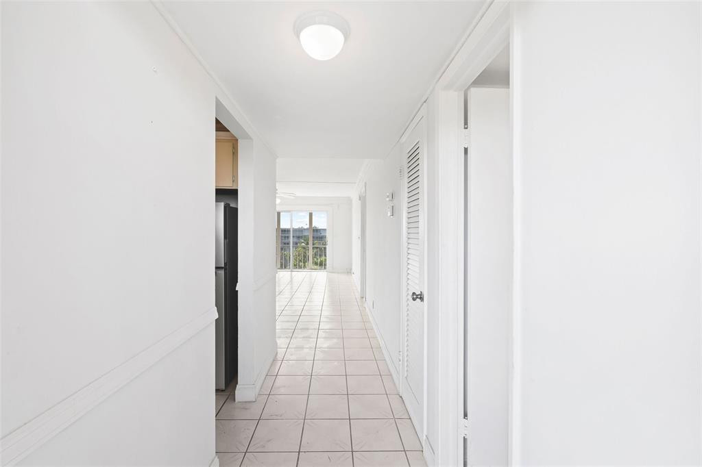 4650 Washington Street, Unit 504 Hollywood, FL 33021 - Photo 4 of 39 Photo 4