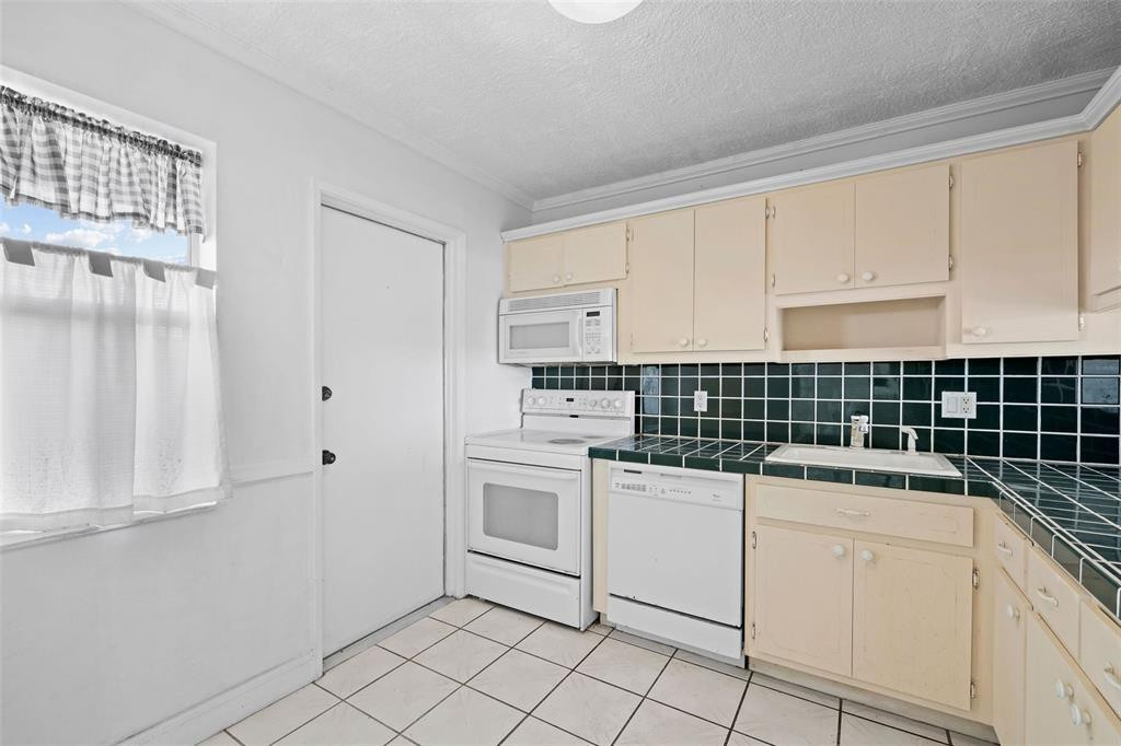 4650 Washington Street, Unit 504 Hollywood, FL 33021 - Photo 9 of 39 Photo 9