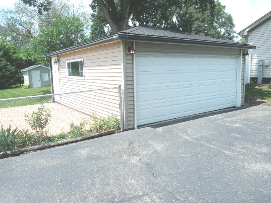 S528 Finley Road Lombard, IL 60148 - Photo 17 of 28