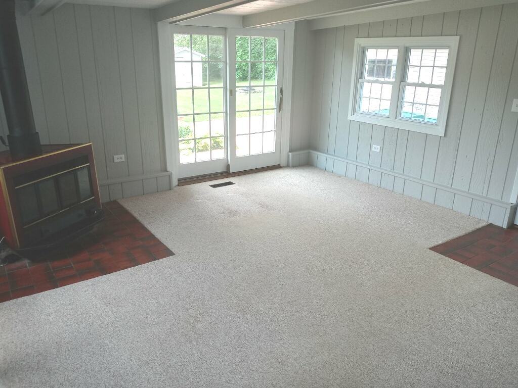S528 Finley Road Lombard, IL 60148 - Photo 6 of 28 an empty room with windows