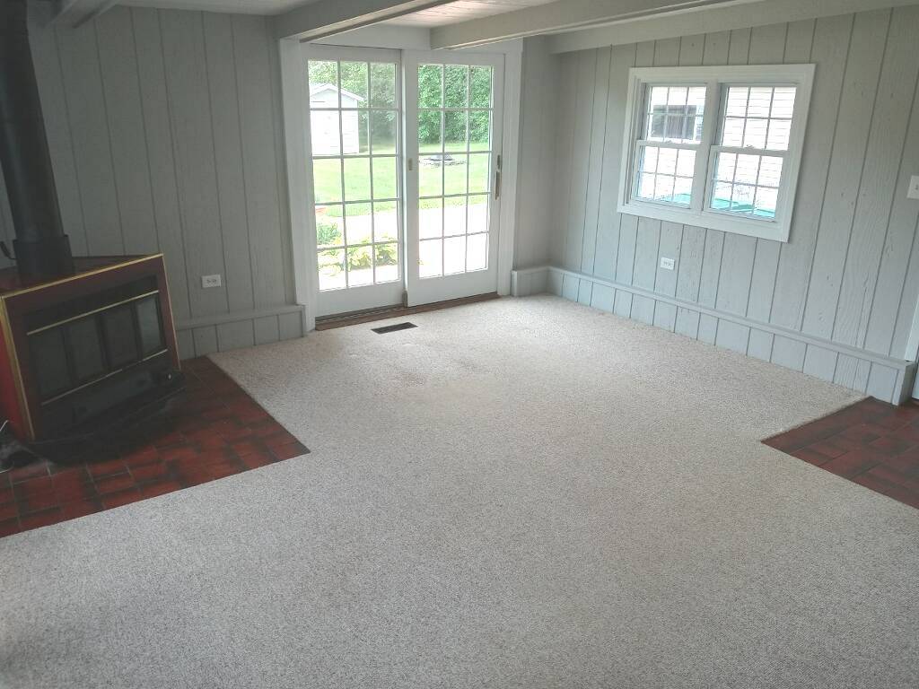 S528 Finley Road Lombard, IL 60148 - Photo 8 of 28 an empty room with windows