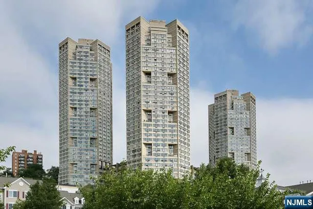 $399,000 | 7004 JFK Boulevard East, Unit 20E, Guttenberg, NJ 07093