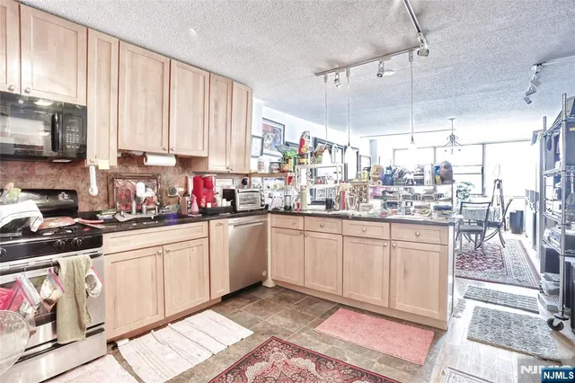 $399,000 | 7004 JFK Boulevard East, Unit 20E, Guttenberg, NJ 07093