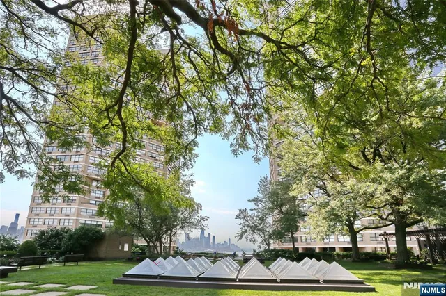 $399,000 | 7004 JFK Boulevard East, Unit 20E, Guttenberg, NJ 07093