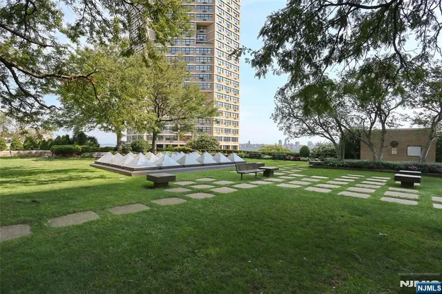 $399,000 | 7004 JFK Boulevard East, Unit 20E, Guttenberg, NJ 07093