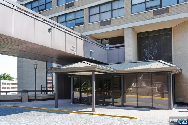 $399,000 | 7004 JFK Boulevard East, Unit 20E, Guttenberg, NJ 07093