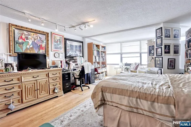 $399,000 | 7004 JFK Boulevard East, Unit 20E, Guttenberg, NJ 07093