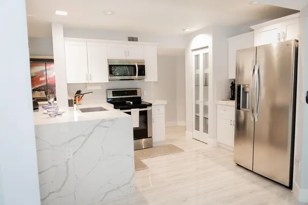 $4,300 | 5700 Coach House Circle, Unit D, Boca Raton, FL 33486