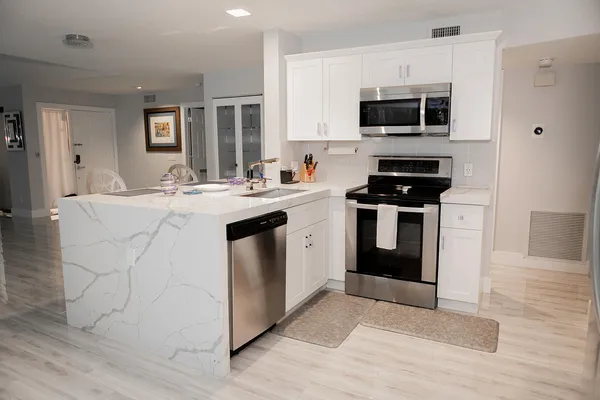 $4,300 | 5700 Coach House Circle, Unit D, Boca Raton, FL 33486