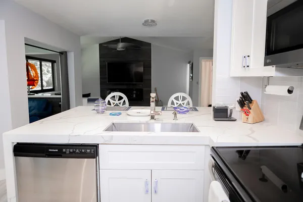 $4,300 | 5700 Coach House Circle, Unit D, Boca Raton, FL 33486