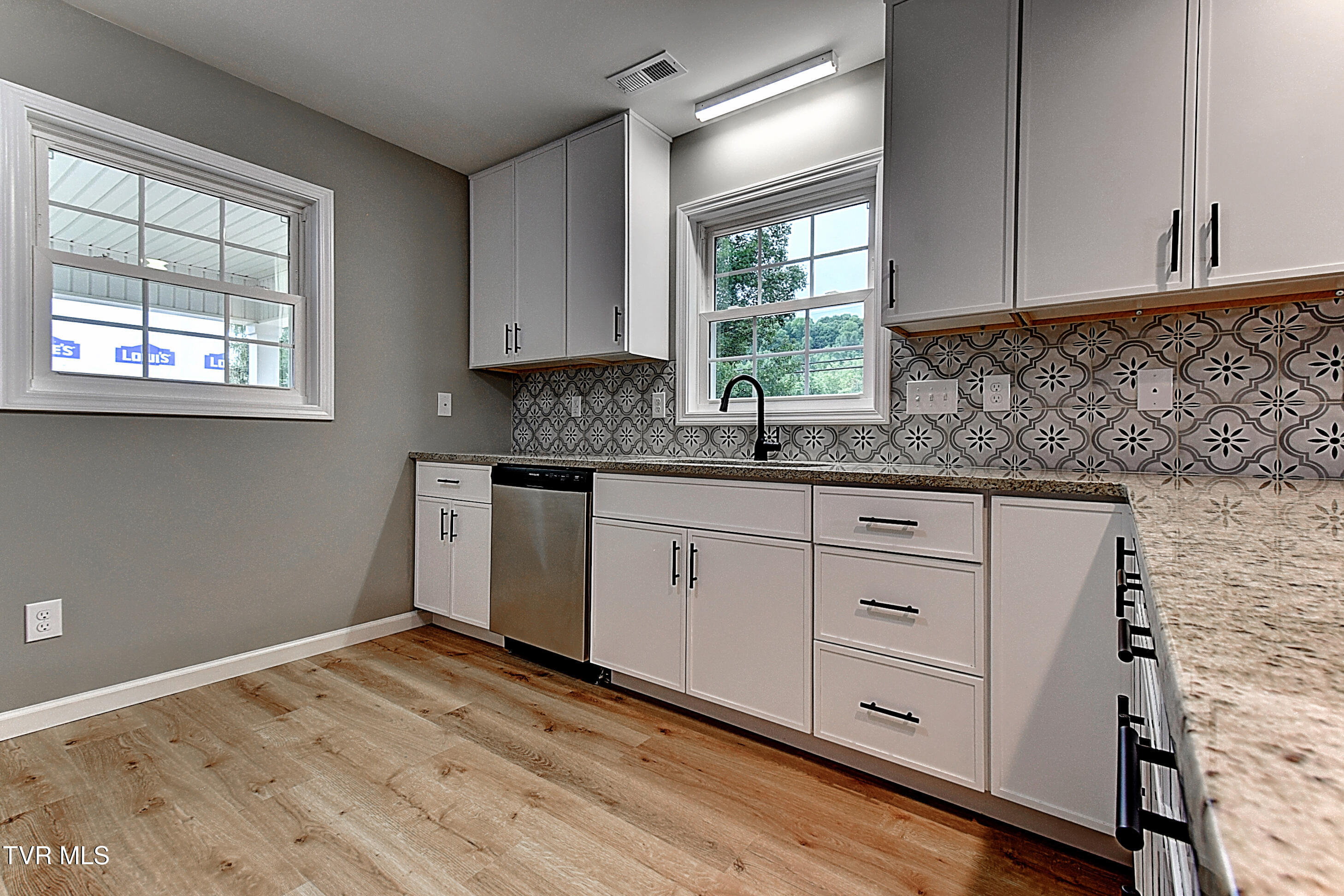 1651 Siam Road Elizabethton, TN 37643 - Photo 21 of 36 17