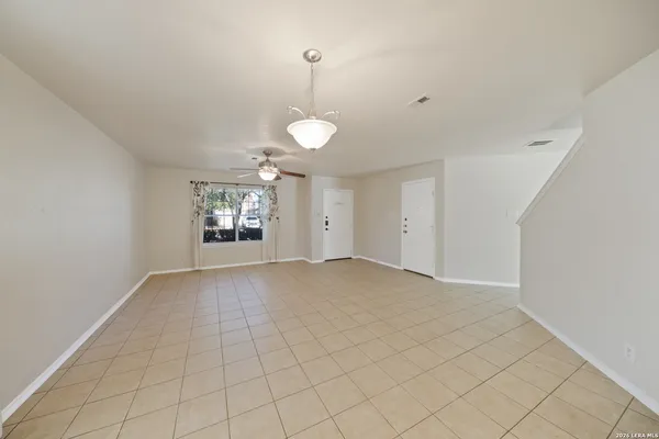$1,645 | 11126 Acuff, San Antonio, TX 78254
