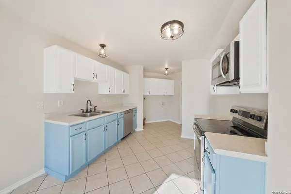 $1,645 | 11126 Acuff, San Antonio, TX 78254