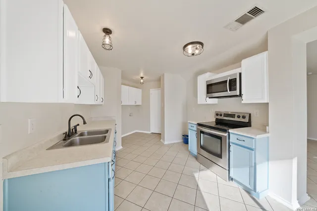 $1,745 | 11126 Acuff, San Antonio, TX 78254