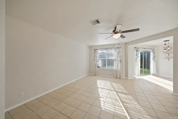 $1,645 | 11126 Acuff, San Antonio, TX 78254