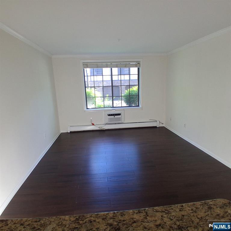 2014 Hawthorne Lane Mahwah, NJ 07430 - Photo 4 of 12