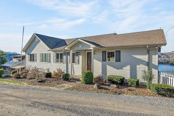 $669,000 | 1634 Falling Water Road, Sparta, TN 38583