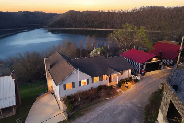 $669,000 | 1634 Falling Water Road, Sparta, TN 38583