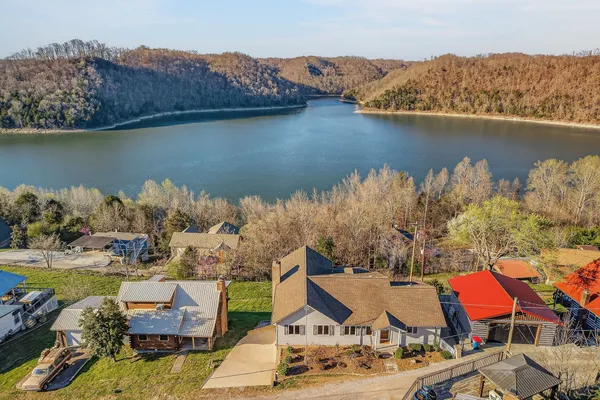 $669,000 | 1634 Falling Water Road, Sparta, TN 38583