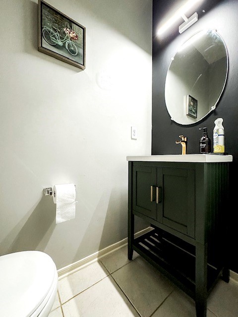 2727 Sunbird Drive Houston, TX 77084 - Photo 32 of 34 a bathroom with a sink a mirror and a toilet