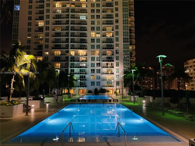 $3,200 | 950 Brickell Bay Drive, Unit 1609, Miami, FL 33131