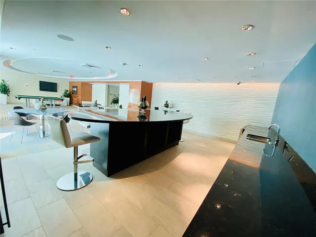 $3,200 | 950 Brickell Bay Drive, Unit 1609, Miami, FL 33131