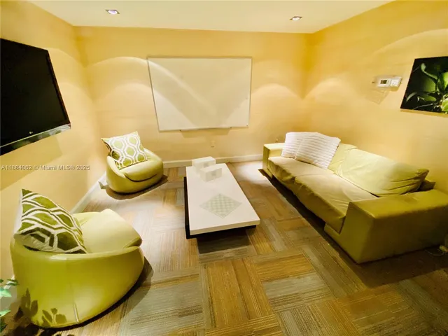 $3,200 | 950 Brickell Bay Drive, Unit 1609, Miami, FL 33131