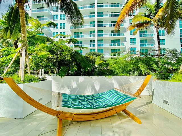 $3,200 | 950 Brickell Bay Drive, Unit 1609, Miami, FL 33131