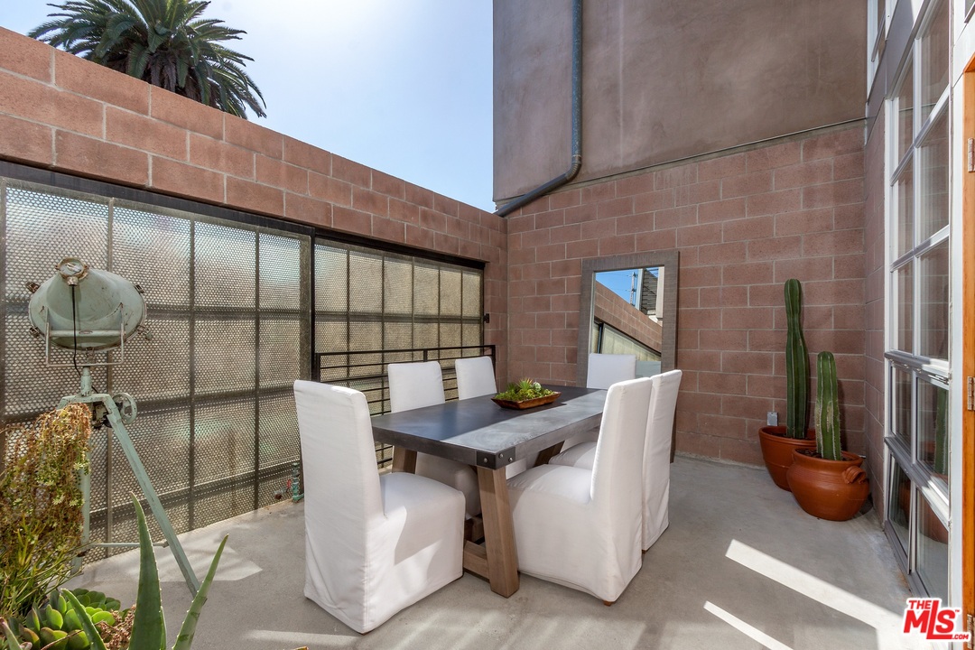 1128 5th Avenue Venice, CA 90291 - Photo 3 of 12 a dining room with furniture and window