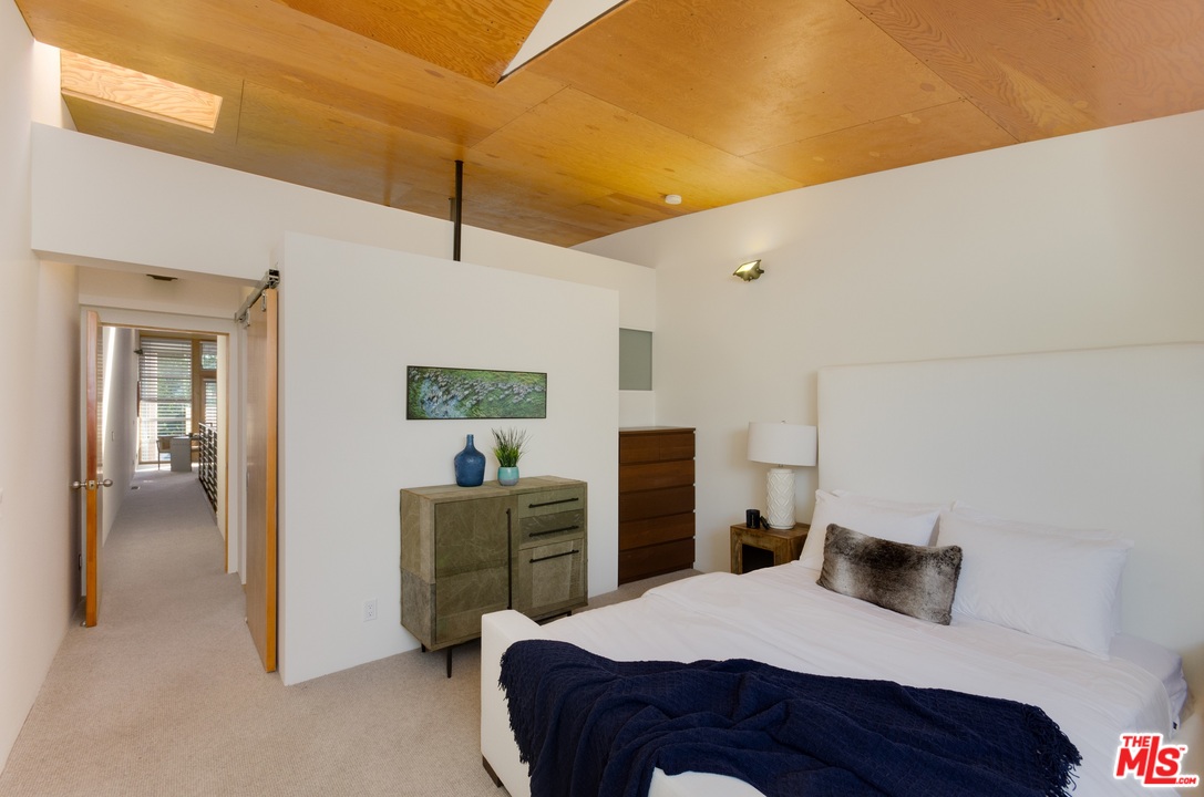 1128 5th Avenue Venice, CA 90291 - Photo 10 of 12 a bedroom with a bed and a desk