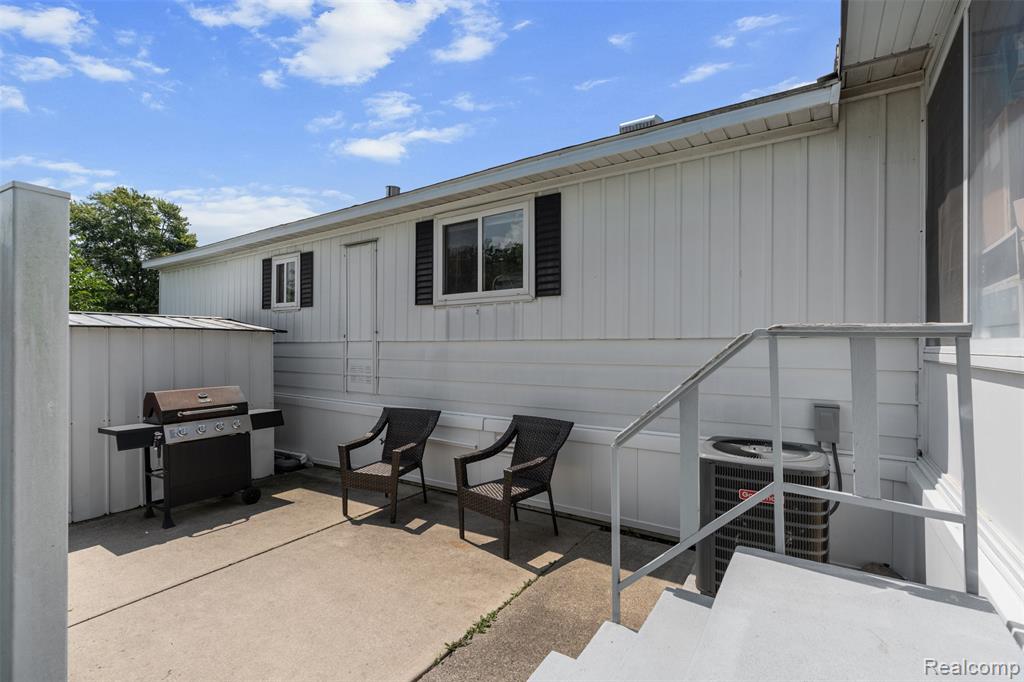 29634 Carousel Street Novi, MI 48377 - Photo 4 of 20 Gallery Image 4