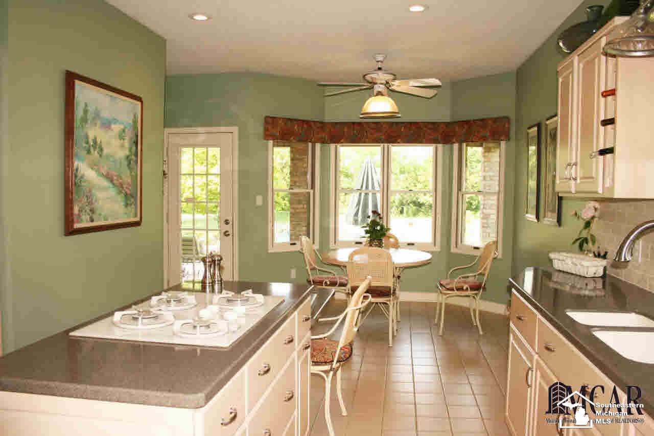 2215 East Hurd Road Monroe, MI 48162 - Photo 5 of 30 Eat-in Kitchen