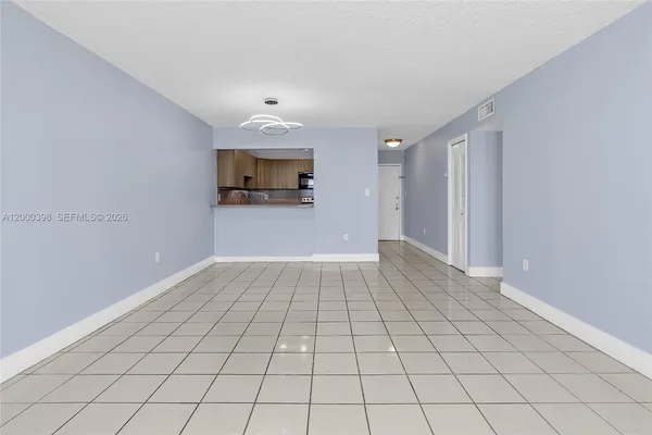 $2,200 | 7010 Northwest 186th Street, Unit 5410, Hialeah, FL 33015