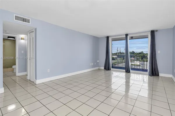 $2,200 | 7010 Northwest 186th Street, Unit 5410, Hialeah, FL 33015