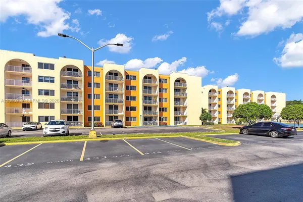 $2,200 | 7010 Northwest 186th Street, Unit 5410, Hialeah, FL 33015