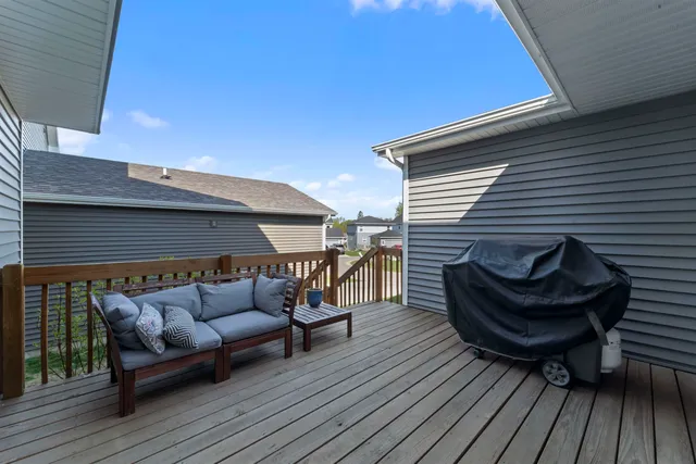 $444,900 | 614 Hillcrest Drive, Waunakee, WI 53597