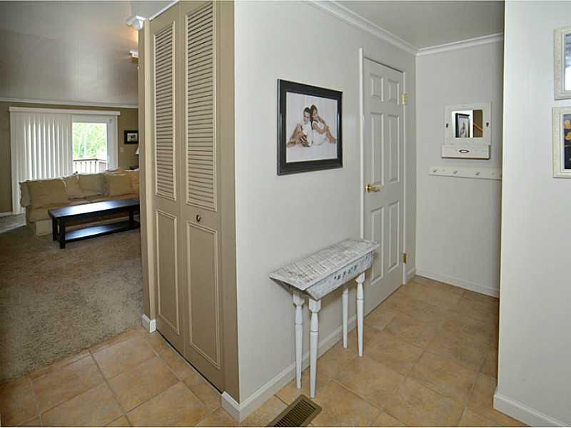 1875 Old Ramsey Road Monroeville, PA 15146 - Photo 3 of 24 Entry/Foyer.