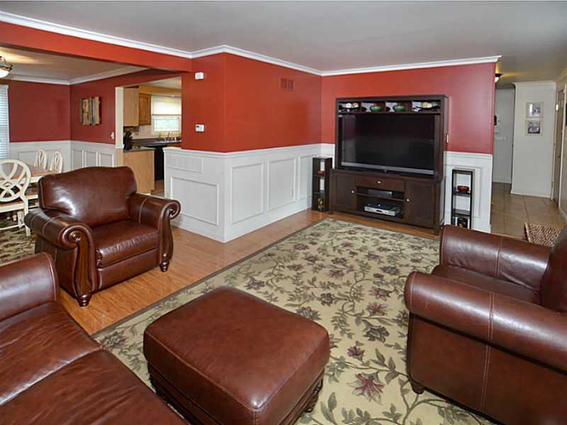 1875 Old Ramsey Road Monroeville, PA 15146 - Photo 4 of 24 Living Room.