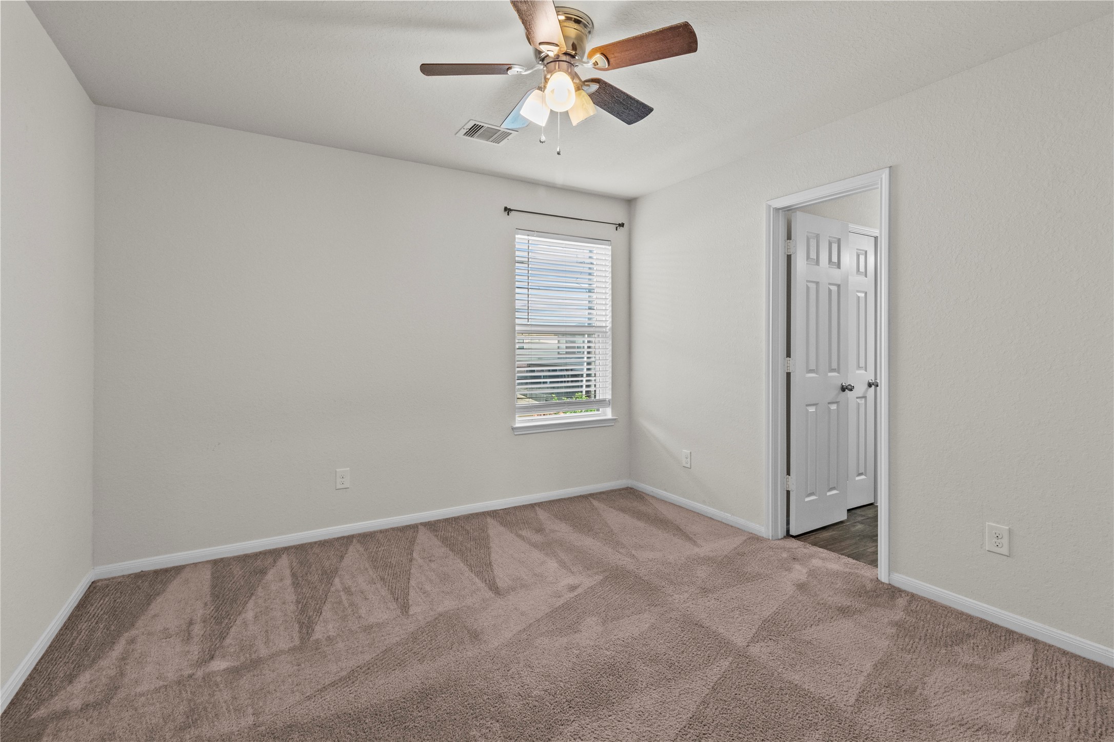 14610 Ruddy Duck Lane Houston, TX 77049 - Photo 16 of 26 Gallery Image 16