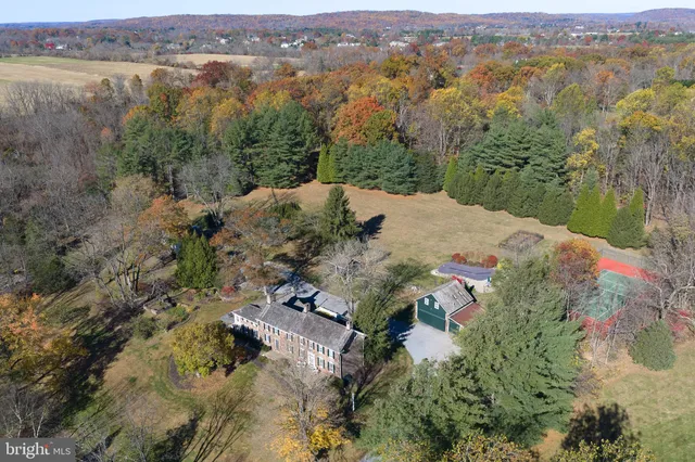 a bedroom with a bed and a dresser in it