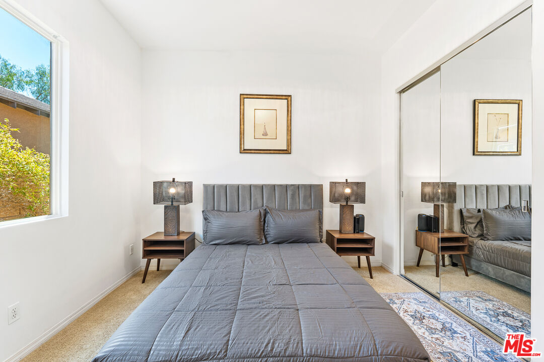 65 Shoreline Drive Rancho Mirage, CA 92270 - Photo 7 of 37 a living room with furniture