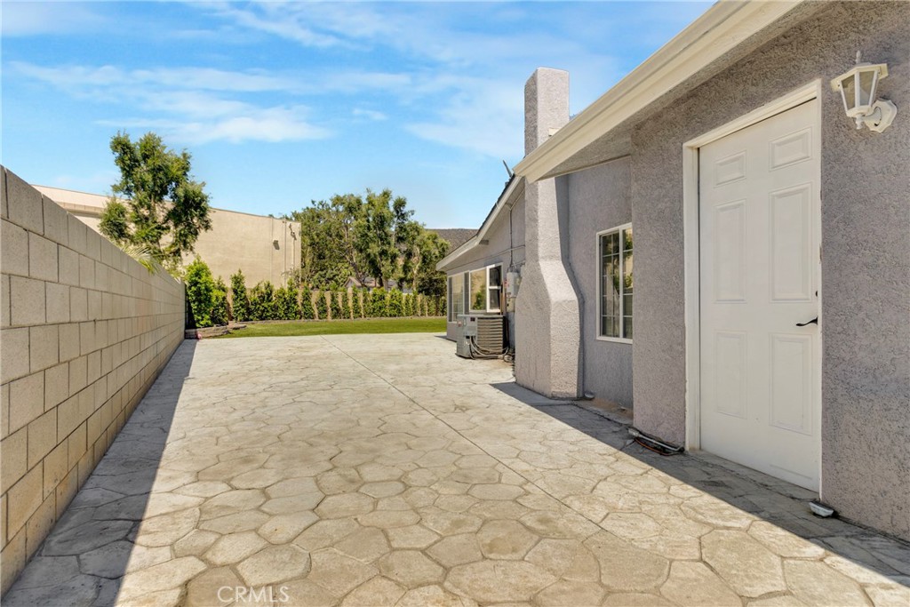 2290 Rohner Court Simi Valley, CA 93063 - Photo 10 of 56 Gallery Image 10