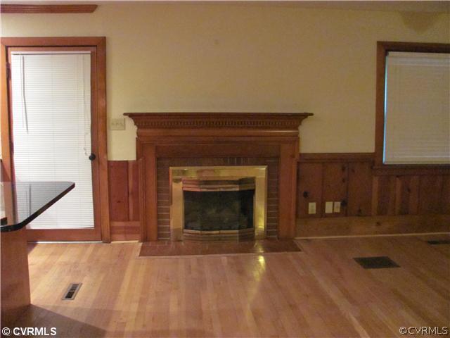 14183 Horseshoe Bridge Road Ashland, VA 23005 - Photo 3 of 12 Living Room
