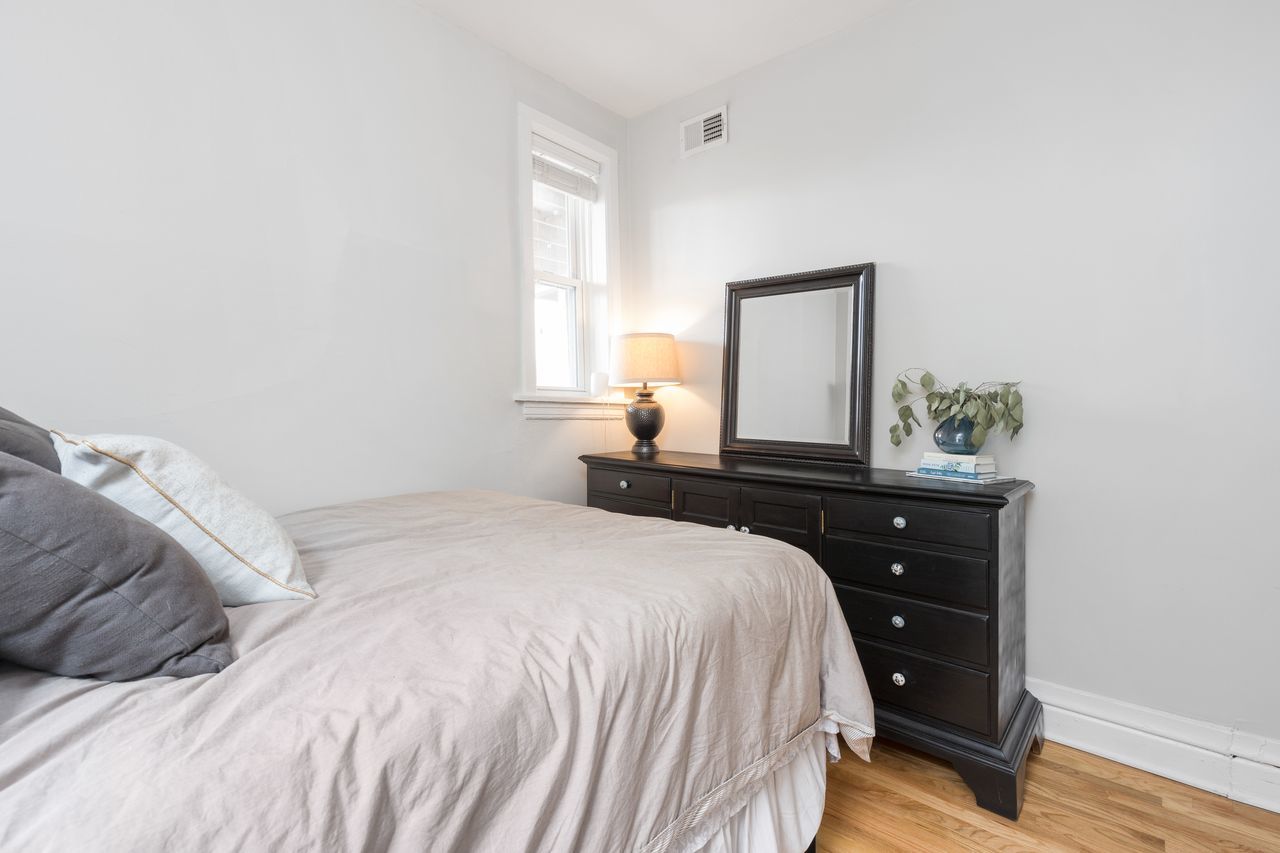 846 West Sheridan Road, Unit 3R Chicago, IL 60613 - Photo 8 of 13
